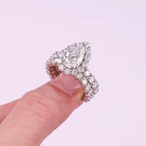Queen’s Pear Ring